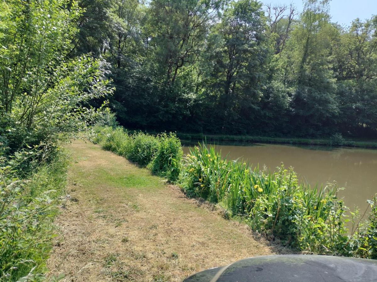 Deux Etangs Poissonneux Au Milieu Des Bois Avec Gite Moderne, La Halte Des Deux Lacs Rosée Zewnętrze zdjęcie